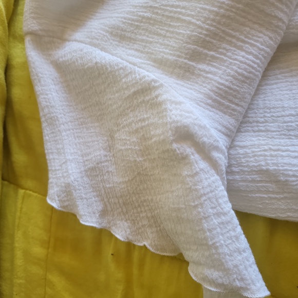 GAUZY SOFT SURROUNDINGS TOP - Picture 6 of 9